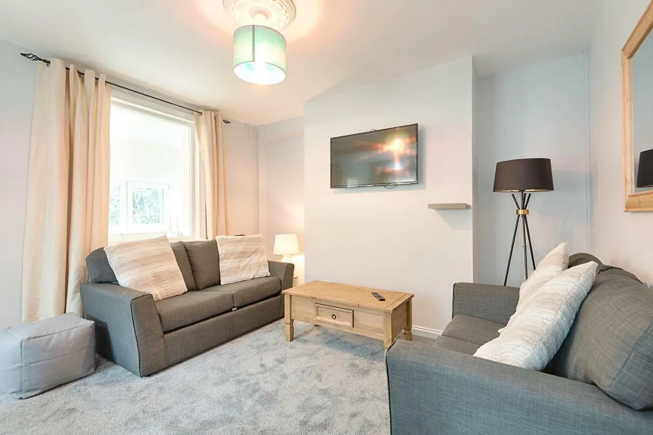Holiday home Off Road Parking, Garden, Tv In Every Room Swansea
