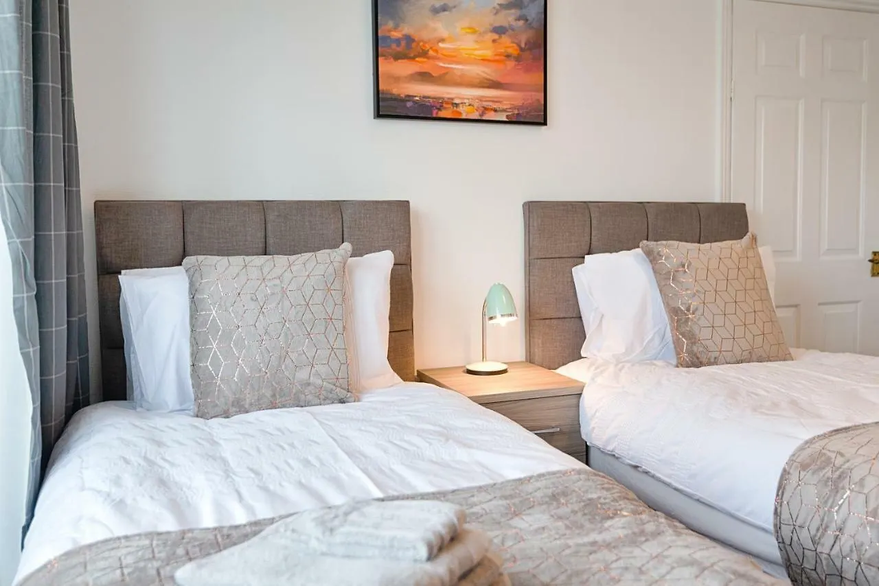 Holiday home Off Road Parking, Garden, Tv In Every Room Swansea United Kingdom