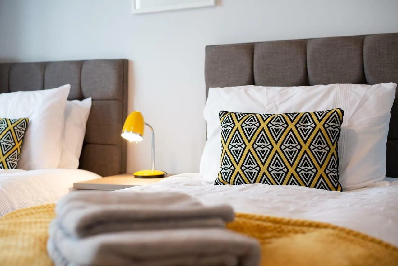 Off Road Parking, Garden, Tv In Every Room Swansea Holiday home