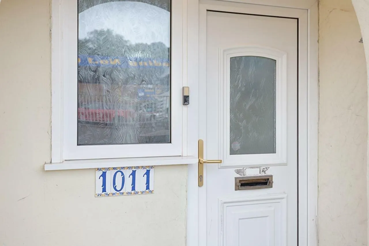 Holiday home Off Road Parking, Garden, Tv In Every Room Swansea United Kingdom