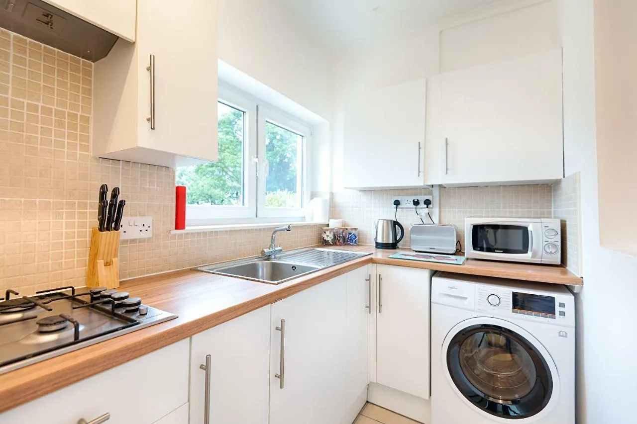 Holiday home Off Road Parking, Garden, Tv In Every Room Swansea