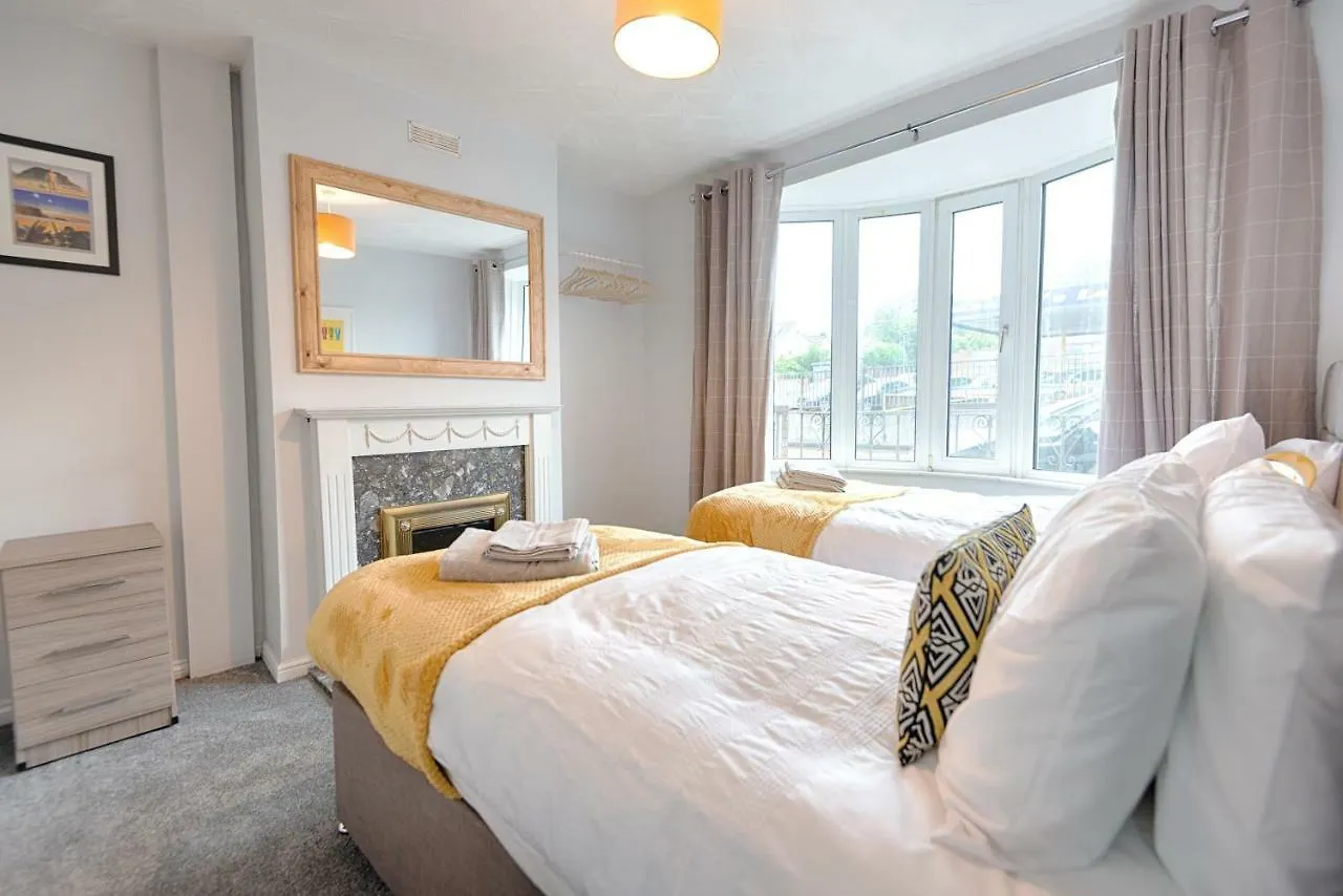 Off Road Parking, Garden, Tv In Every Room Swansea United Kingdom