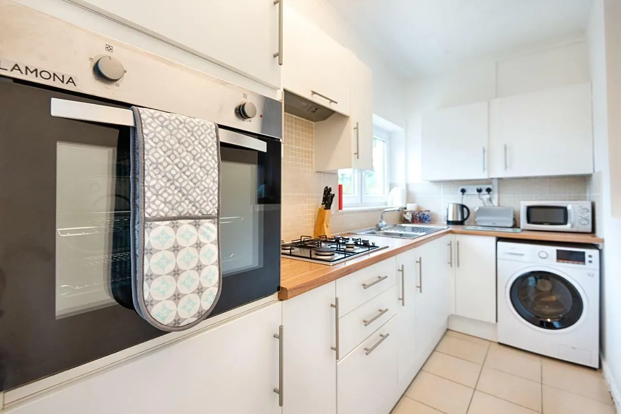 Holiday home Off Road Parking, Garden, Tv In Every Room Swansea